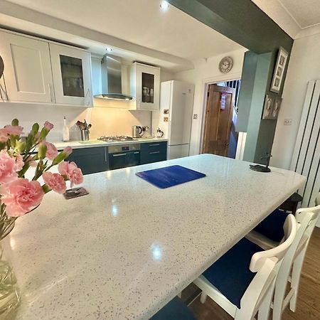 Garden Cottage - 3 Bedroom Close To Town And Beach Bournemouth Dış mekan fotoğraf