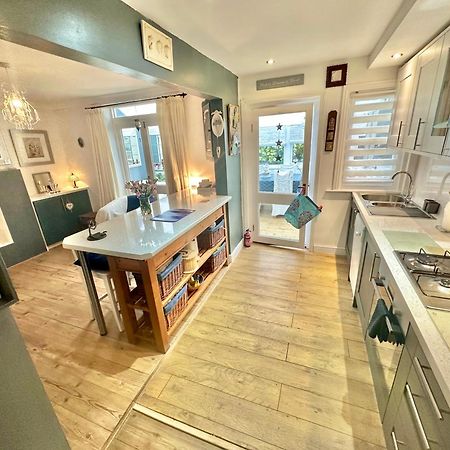 Garden Cottage - 3 Bedroom Close To Town And Beach Bournemouth Dış mekan fotoğraf
