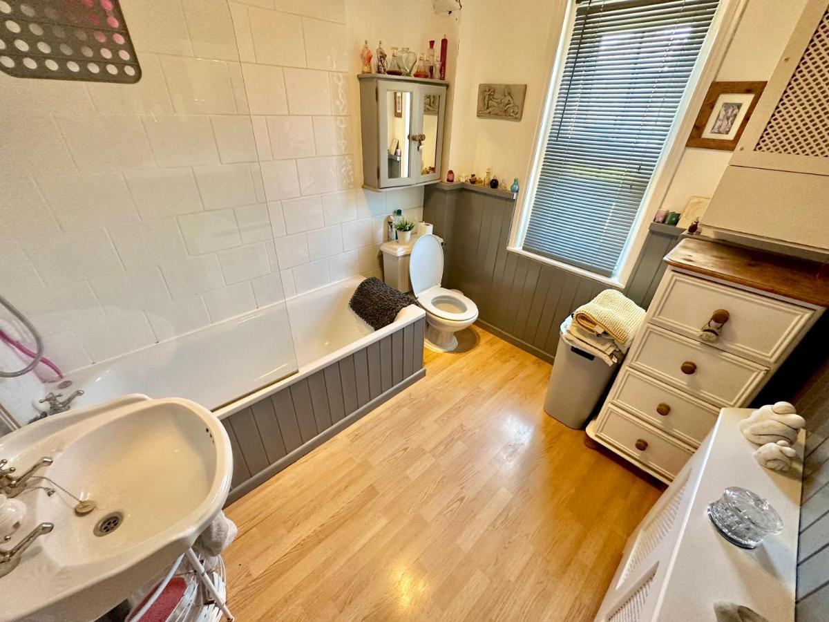 Garden Cottage - 3 Bedroom Close To Town And Beach Bournemouth Dış mekan fotoğraf