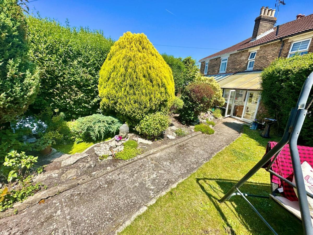 Garden Cottage - 3 Bedroom Close To Town And Beach Bournemouth Dış mekan fotoğraf