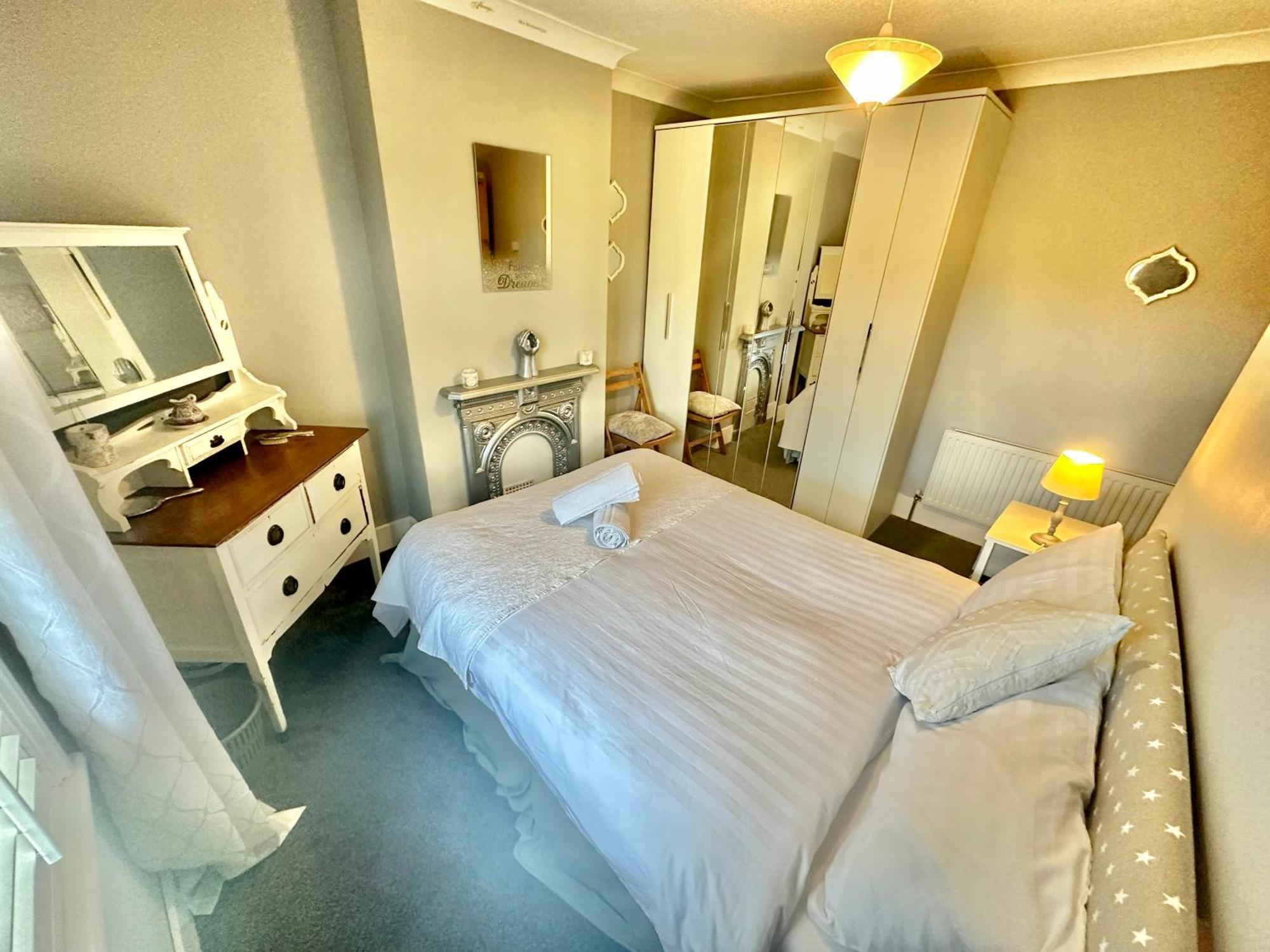 Garden Cottage - 3 Bedroom Close To Town And Beach Bournemouth Dış mekan fotoğraf