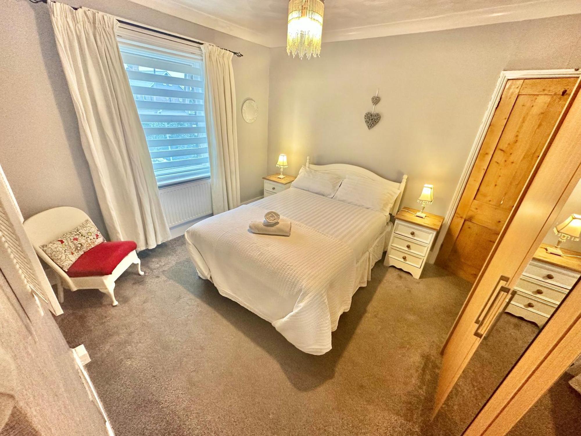 Garden Cottage - 3 Bedroom Close To Town And Beach Bournemouth Dış mekan fotoğraf
